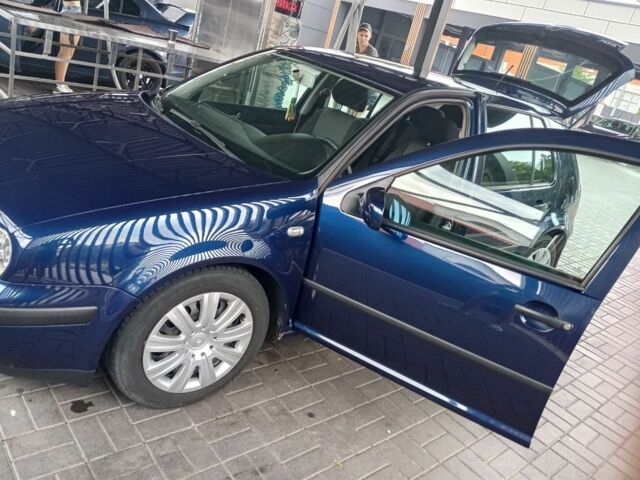 Синий Фольксваген Гольф, объемом двигателя 1.6 л и пробегом 300 тыс. км за 4300 $, фото 1 на Automoto.ua