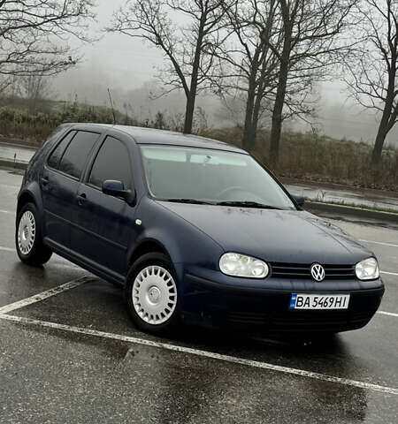 Синий Фольксваген Гольф, объемом двигателя 1.39 л и пробегом 200 тыс. км за 3699 $, фото 1 на Automoto.ua