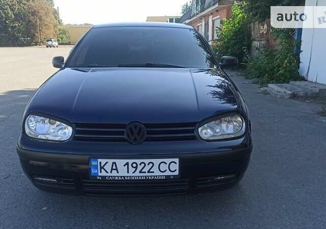 Синий Фольксваген Гольф, объемом двигателя 1.6 л и пробегом 256 тыс. км за 4200 $, фото 1 на Automoto.ua