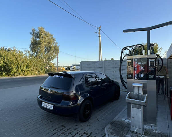 Синий Фольксваген Гольф, объемом двигателя 1.6 л и пробегом 203 тыс. км за 4700 $, фото 1 на Automoto.ua