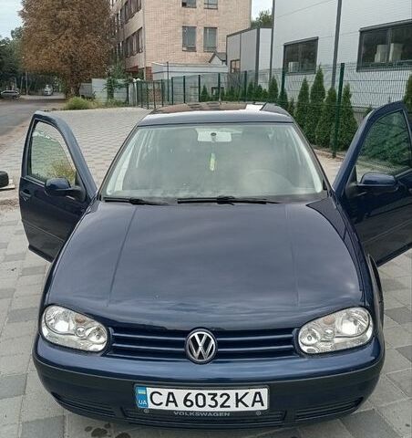 Синій Фольксваген Гольф, об'ємом двигуна 1.6 л та пробігом 320 тис. км за 4300 $, фото 1 на Automoto.ua