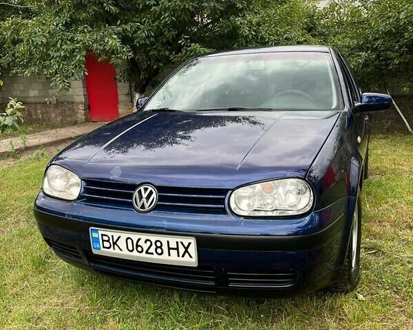 Синий Фольксваген Гольф, объемом двигателя 1.6 л и пробегом 229 тыс. км за 3700 $, фото 1 на Automoto.ua