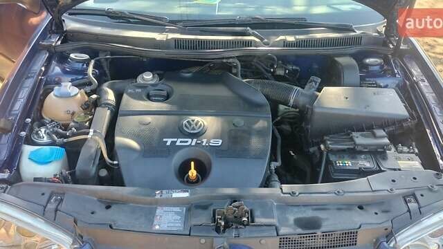 Синий Фольксваген Гольф, объемом двигателя 1.9 л и пробегом 404 тыс. км за 3700 $, фото 1 на Automoto.ua