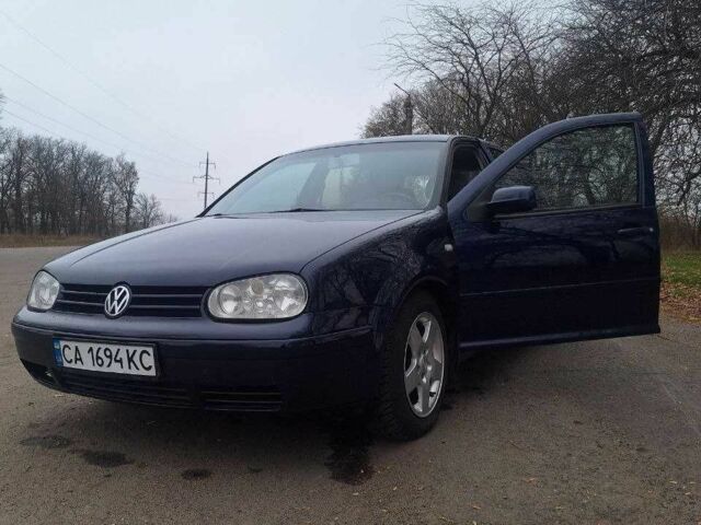 Синий Фольксваген Гольф, объемом двигателя 1.4 л и пробегом 330 тыс. км за 3334 $, фото 1 на Automoto.ua