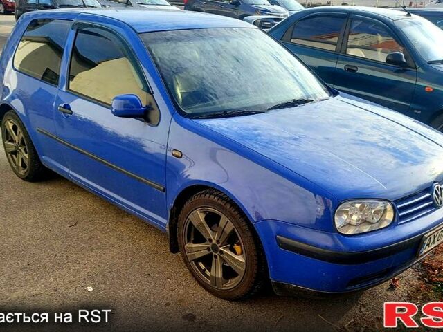 Синий Фольксваген Гольф, объемом двигателя 1.4 л и пробегом 300 тыс. км за 3000 $, фото 1 на Automoto.ua