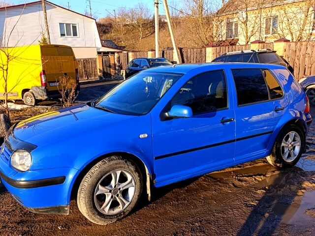 Синий Фольксваген Гольф, объемом двигателя 1.6 л и пробегом 243 тыс. км за 3600 $, фото 1 на Automoto.ua