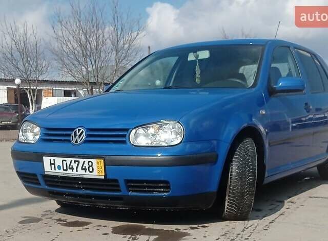 Синий Фольксваген Гольф, объемом двигателя 1.6 л и пробегом 380 тыс. км за 5548 $, фото 1 на Automoto.ua