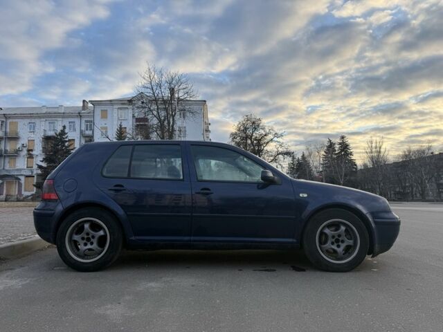 Синий Фольксваген Гольф, объемом двигателя 0 л и пробегом 300 тыс. км за 2509 $, фото 1 на Automoto.ua