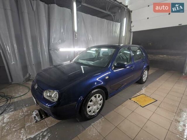 Синий Фольксваген Гольф, объемом двигателя 1.6 л и пробегом 324 тыс. км за 4500 $, фото 1 на Automoto.ua