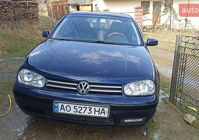 Синий Фольксваген Гольф, объемом двигателя 1.6 л и пробегом 248 тыс. км за 4200 $, фото 1 на Automoto.ua