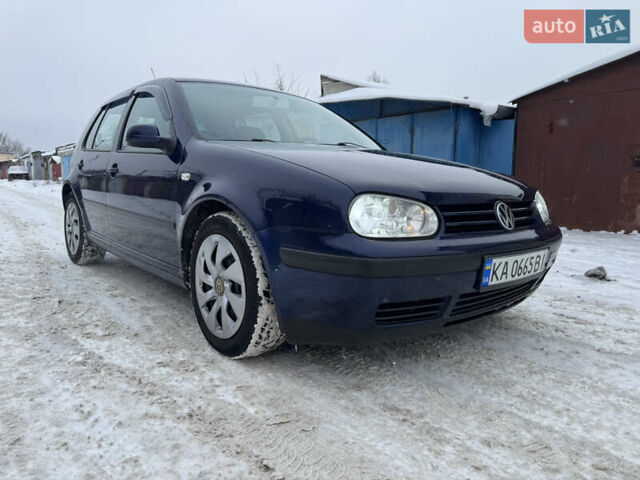 Синий Фольксваген Гольф, объемом двигателя 1.39 л и пробегом 270 тыс. км за 3800 $, фото 1 на Automoto.ua
