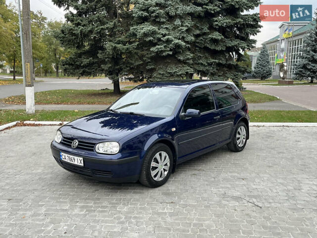 Синий Фольксваген Гольф, объемом двигателя 1.39 л и пробегом 233 тыс. км за 3850 $, фото 1 на Automoto.ua
