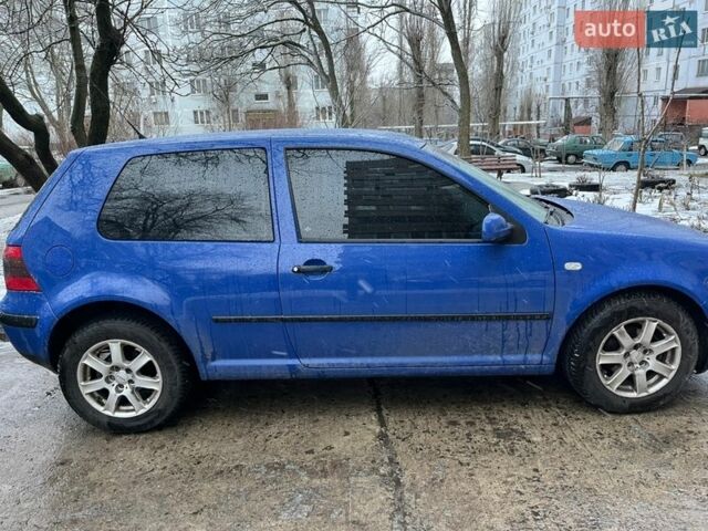 Синий Фольксваген Гольф, объемом двигателя 1.39 л и пробегом 203 тыс. км за 3800 $, фото 1 на Automoto.ua