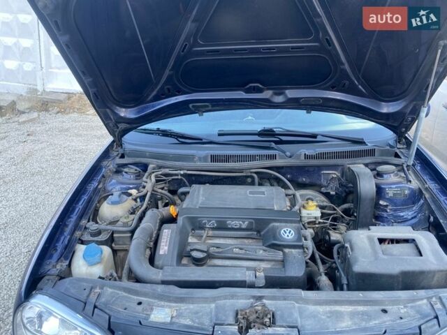 Синий Фольксваген Гольф, объемом двигателя 1.4 л и пробегом 268 тыс. км за 3900 $, фото 1 на Automoto.ua