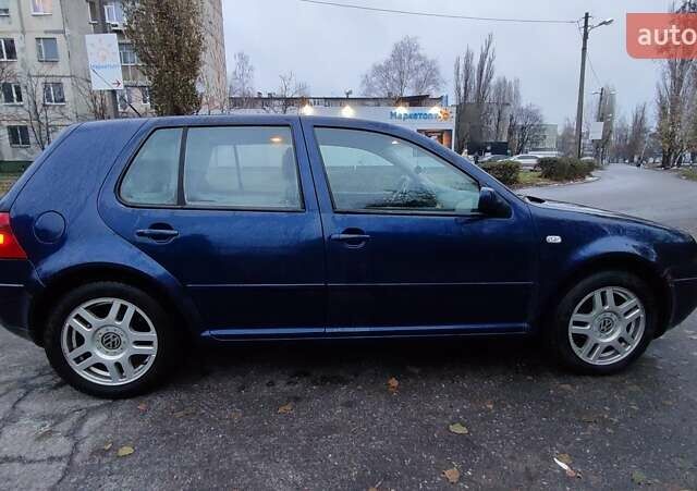 Синий Фольксваген Гольф, объемом двигателя 1.6 л и пробегом 225 тыс. км за 4700 $, фото 1 на Automoto.ua