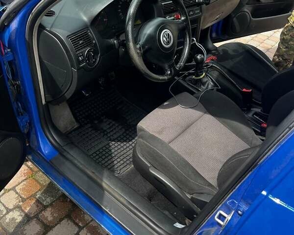 Синий Фольксваген Гольф, объемом двигателя 1.9 л и пробегом 377 тыс. км за 2500 $, фото 1 на Automoto.ua