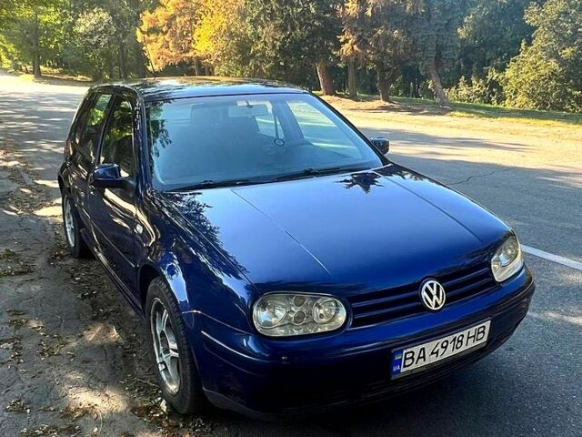 Синий Фольксваген Гольф, объемом двигателя 1.6 л и пробегом 290 тыс. км за 4200 $, фото 1 на Automoto.ua