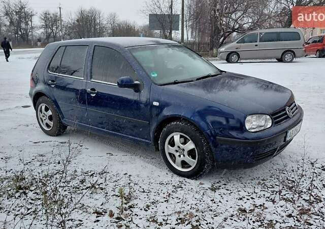 Синий Фольксваген Гольф, объемом двигателя 1.6 л и пробегом 259 тыс. км за 4000 $, фото 1 на Automoto.ua