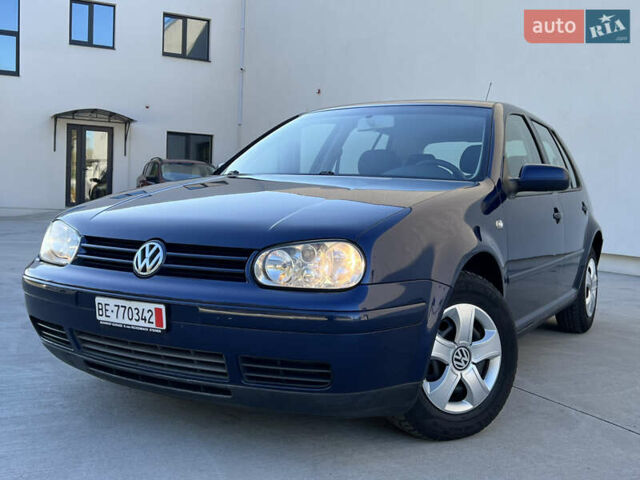 Синий Фольксваген Гольф, объемом двигателя 1.6 л и пробегом 284 тыс. км за 5350 $, фото 1 на Automoto.ua
