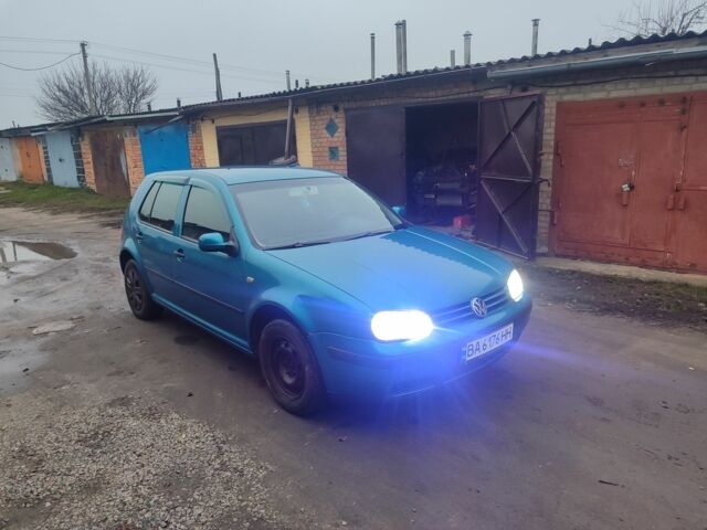 Синий Фольксваген Гольф, объемом двигателя 1.4 л и пробегом 320 тыс. км за 3000 $, фото 1 на Automoto.ua