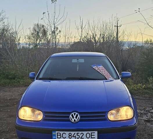 Синий Фольксваген Гольф, объемом двигателя 1.39 л и пробегом 235 тыс. км за 3200 $, фото 1 на Automoto.ua