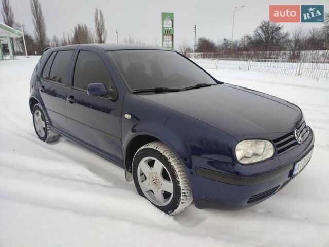 Синий Фольксваген Гольф, объемом двигателя 1.6 л и пробегом 207 тыс. км за 4450 $, фото 1 на Automoto.ua
