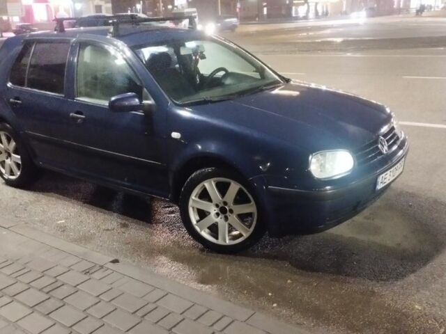 Синий Фольксваген Гольф, объемом двигателя 1.6 л и пробегом 493 тыс. км за 2250 $, фото 1 на Automoto.ua