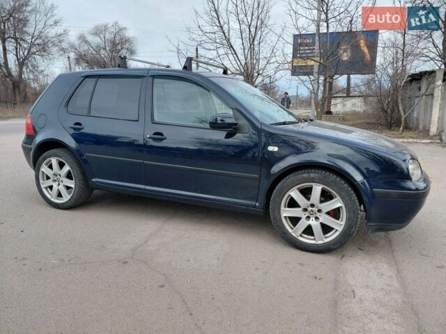Синий Фольксваген Гольф, объемом двигателя 1.6 л и пробегом 330 тыс. км за 4400 $, фото 1 на Automoto.ua