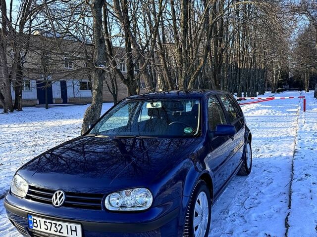 Синий Фольксваген Гольф, объемом двигателя 1.6 л и пробегом 240 тыс. км за 4600 $, фото 1 на Automoto.ua