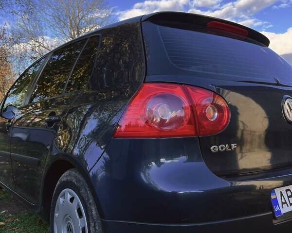 Фольксваген Гольф 2004 в Шаргороде на Automoto.ua Синий Фольксваген Гольф, объемом двигателя 1.6 л и пробегом 261 тыс. км за 5200 $, фото 1 на Automoto.ua