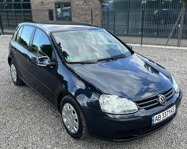 Синий Фольксваген Гольф, объемом двигателя 1.39 л и пробегом 268 тыс. км за 5555 $, фото 1 на Automoto.ua