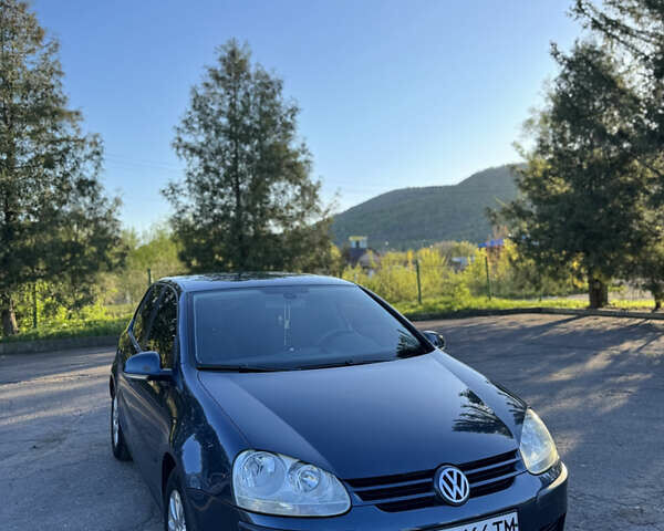 Синий Фольксваген Гольф, объемом двигателя 1.6 л и пробегом 257 тыс. км за 5500 $, фото 1 на Automoto.ua