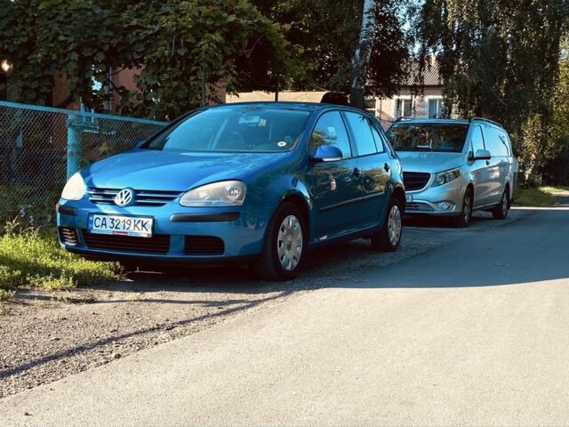 Синий Фольксваген Гольф, объемом двигателя 1.4 л и пробегом 250 тыс. км за 4900 $, фото 1 на Automoto.ua