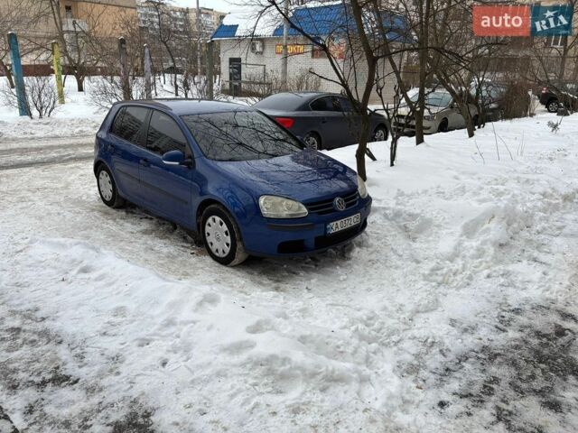 Синий Фольксваген Гольф, объемом двигателя 1.6 л и пробегом 330 тыс. км за 5200 $, фото 1 на Automoto.ua
