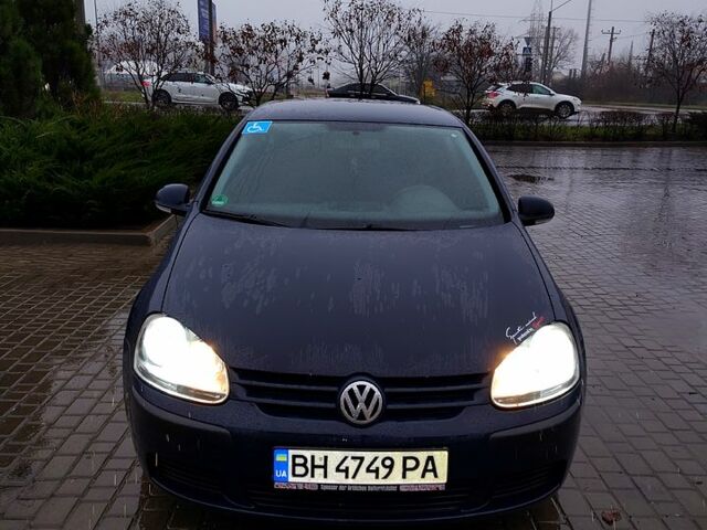 Синий Фольксваген Гольф, объемом двигателя 1.6 л и пробегом 330 тыс. км за 5300 $, фото 1 на Automoto.ua