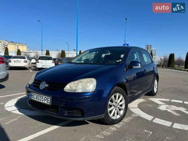 Синий Фольксваген Гольф, объемом двигателя 1.6 л и пробегом 303 тыс. км за 5400 $, фото 1 на Automoto.ua