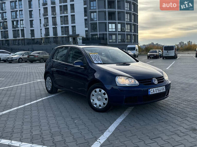 Синий Фольксваген Гольф, объемом двигателя 1.39 л и пробегом 238 тыс. км за 5750 $, фото 1 на Automoto.ua