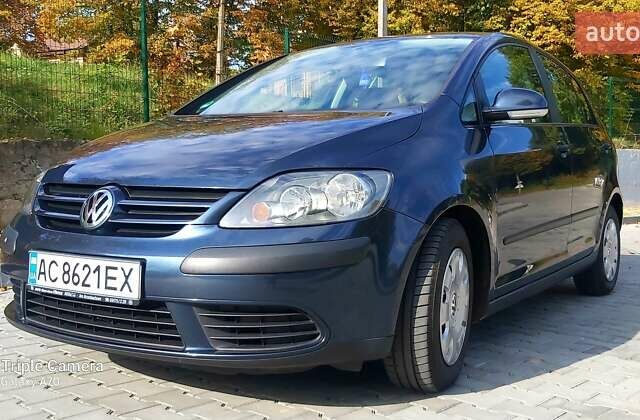 Синий Фольксваген Гольф, объемом двигателя 1.6 л и пробегом 252 тыс. км за 5000 $, фото 1 на Automoto.ua