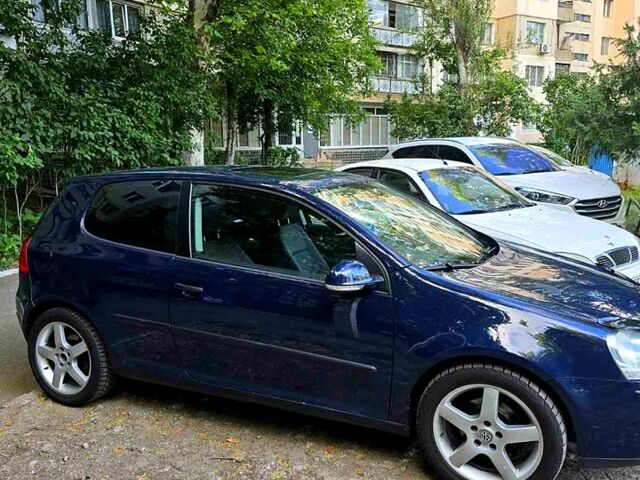 Синий Фольксваген Гольф, объемом двигателя 1.4 л и пробегом 276 тыс. км за 4500 $, фото 1 на Automoto.ua