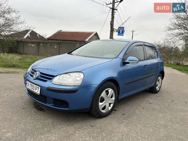 Синий Фольксваген Гольф, объемом двигателя 1.39 л и пробегом 299 тыс. км за 4999 $, фото 1 на Automoto.ua