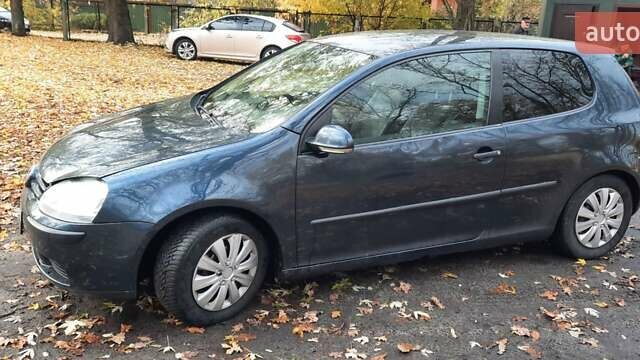 Синий Фольксваген Гольф, объемом двигателя 1.9 л и пробегом 470 тыс. км за 2400 $, фото 1 на Automoto.ua