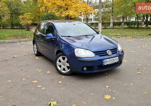 Синий Фольксваген Гольф, объемом двигателя 1.6 л и пробегом 275 тыс. км за 4000 $, фото 1 на Automoto.ua