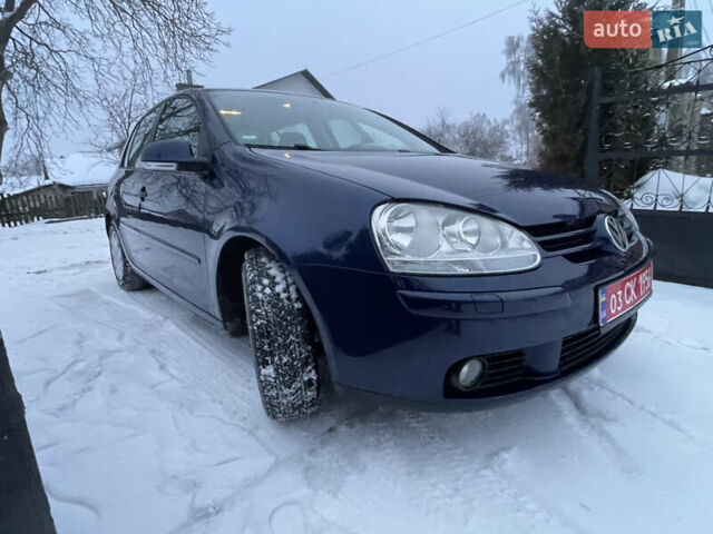 Синий Фольксваген Гольф, объемом двигателя 1.6 л и пробегом 227 тыс. км за 6250 $, фото 1 на Automoto.ua