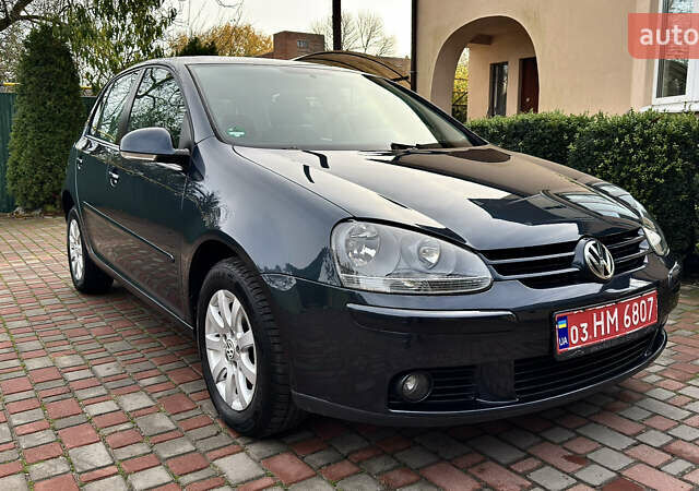 Синий Фольксваген Гольф, объемом двигателя 1.6 л и пробегом 154 тыс. км за 6346 $, фото 1 на Automoto.ua