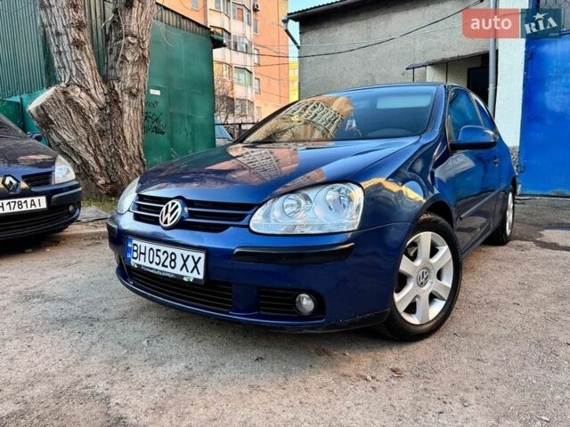 Синий Фольксваген Гольф, объемом двигателя 1.6 л и пробегом 290 тыс. км за 5799 $, фото 1 на Automoto.ua