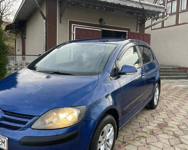 Синий Фольксваген Гольф, объемом двигателя 1.6 л и пробегом 300 тыс. км за 6200 $, фото 1 на Automoto.ua