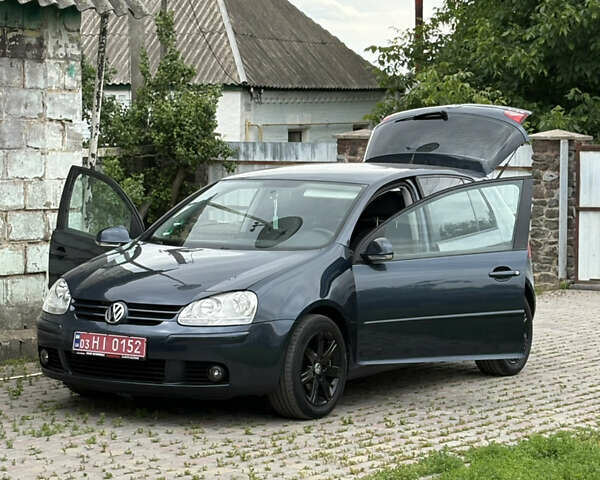 Синий Фольксваген Гольф, объемом двигателя 1.6 л и пробегом 250 тыс. км за 6100 $, фото 1 на Automoto.ua