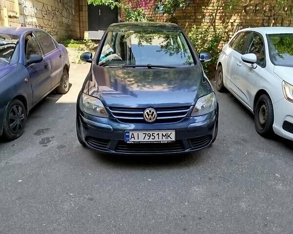 Синий Фольксваген Гольф, объемом двигателя 1.6 л и пробегом 260 тыс. км за 5700 $, фото 1 на Automoto.ua