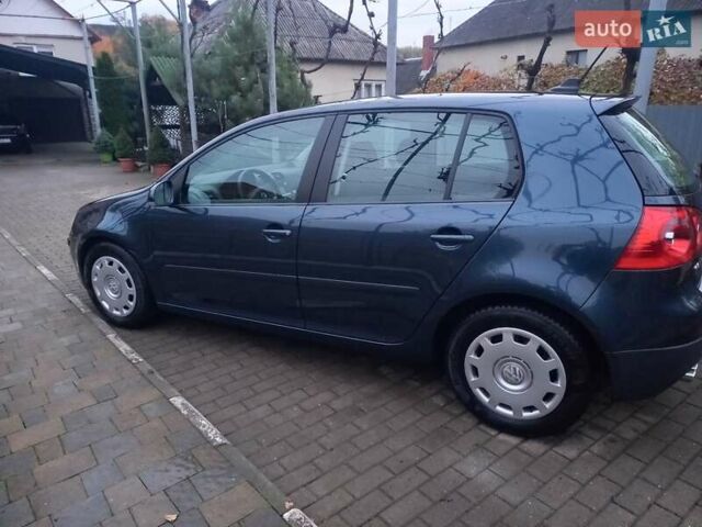 Синий Фольксваген Гольф, объемом двигателя 1.4 л и пробегом 200 тыс. км за 5850 $, фото 1 на Automoto.ua