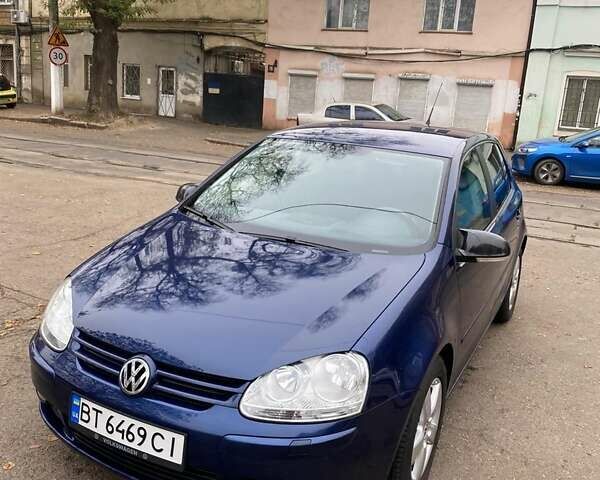 Синий Фольксваген Гольф, объемом двигателя 1.39 л и пробегом 255 тыс. км за 5700 $, фото 1 на Automoto.ua
